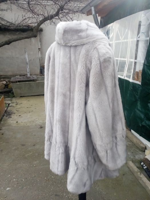 Елегантно дамско палто от еко кожа