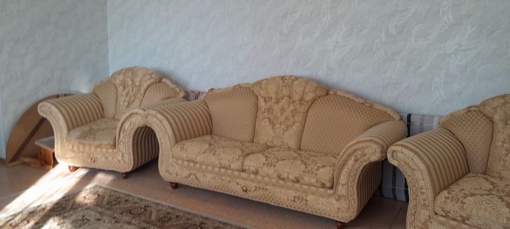 Продам диван с 2 креслами