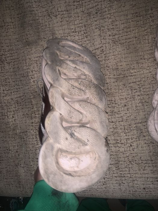 Am o pereche de adidași de la Versace originali marime 40