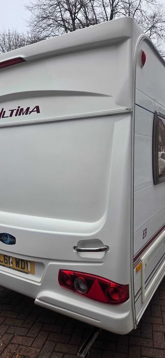 Продавам каравана Lunar Ultima, 4 местна, нов внос. Караваната е внос от Европейският съюз