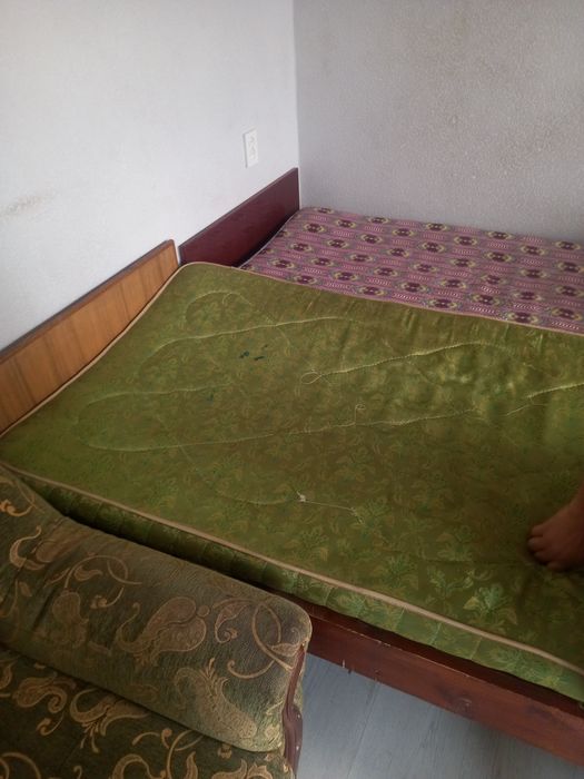 Devan va kreslo sotiladi