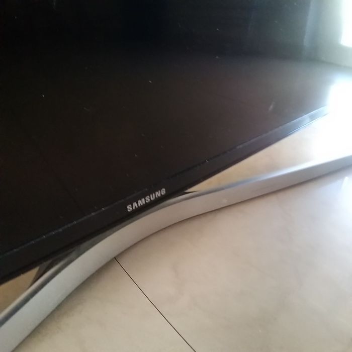 Vând smart  tv Samsung 4k 130cm