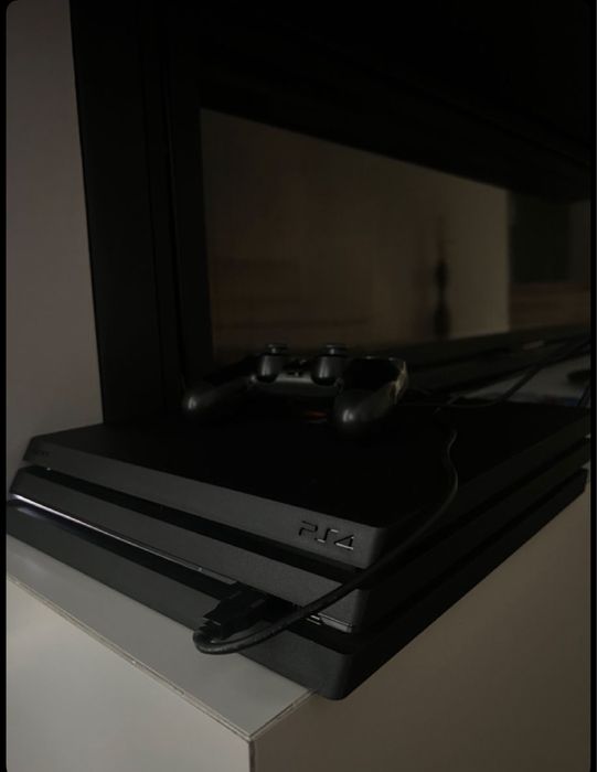 Ps4 pro версия 1 террабайт 105к торг есть