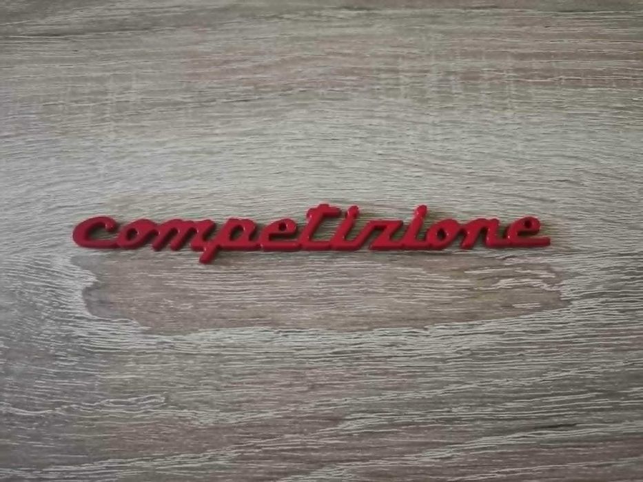 червена емблема Competizione за ABARTH