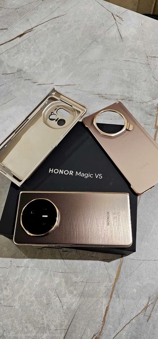Honor Magic V5 като нов