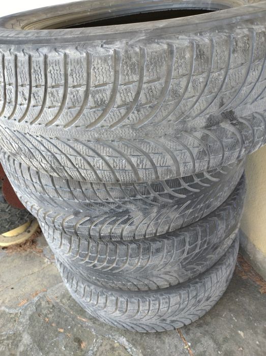 Гуми Michelin 235 65 R17 104H зимни 4 броя