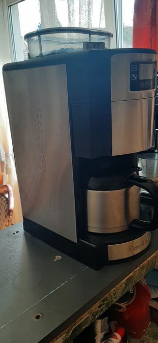 Vând Cafetieră cu Râșniță Russell Hobbs