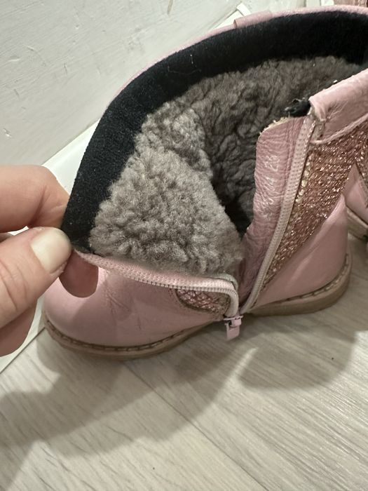 Продам детскую обувь для девочек