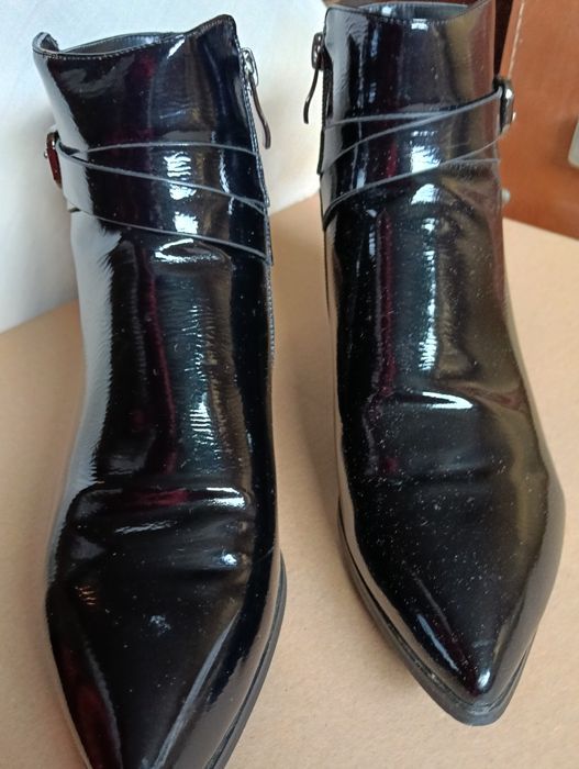 Дамски маркови лачени боти