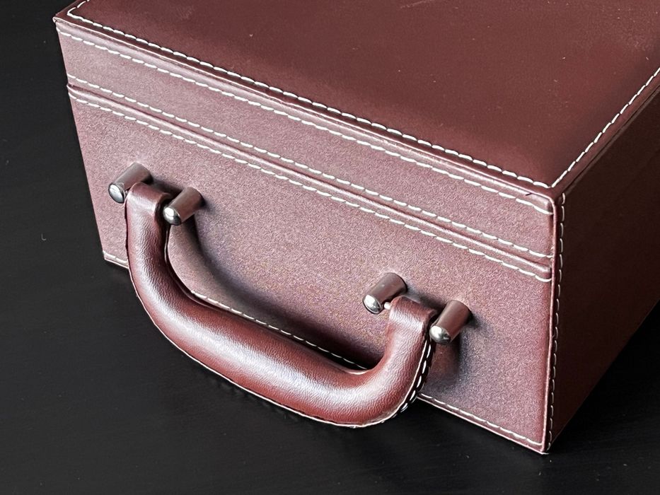 Cutie pentru sticla de vin cu accesorii