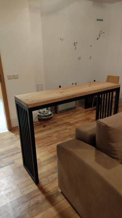 Бар маса от масив и желязо