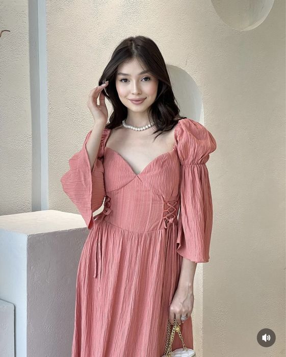 Платье в нежно персиковом цвете