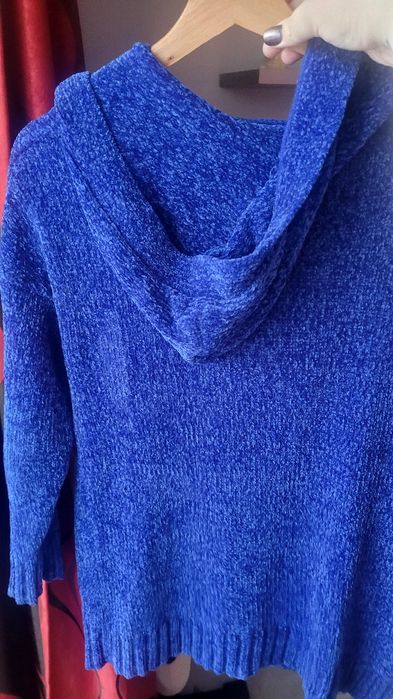 Cardigan tricotat cu glugă