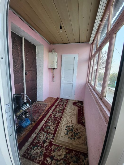 Орыс әйелі көпшілікті сорып жатыр