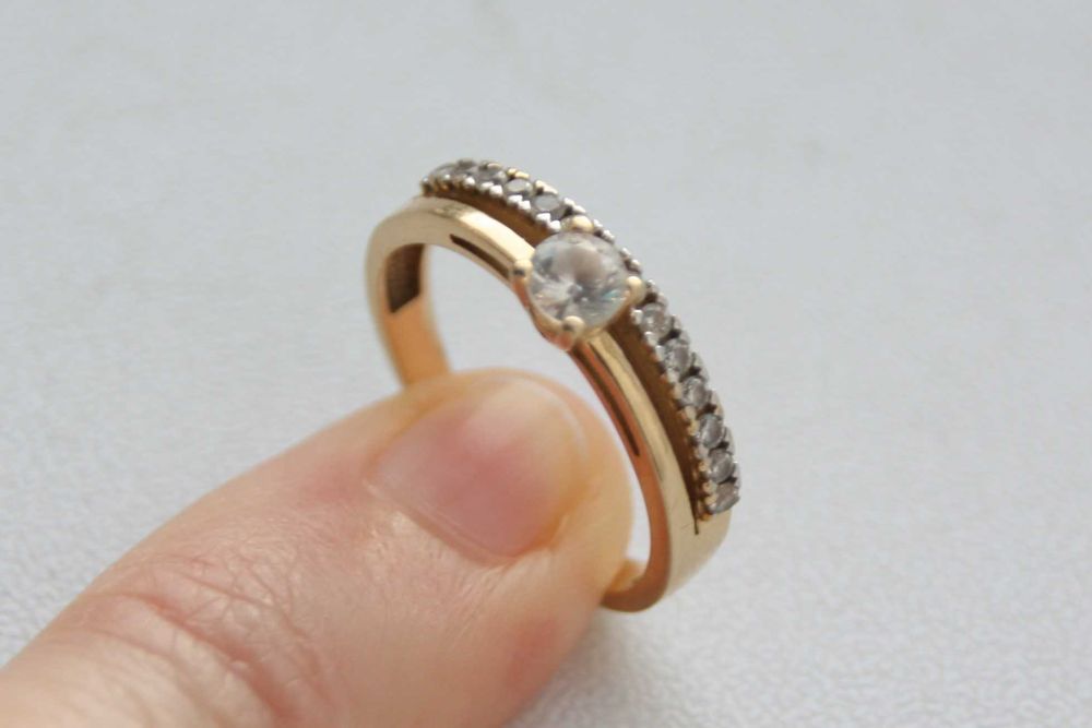 Inel aur 14K logodna cu pietre albe XS