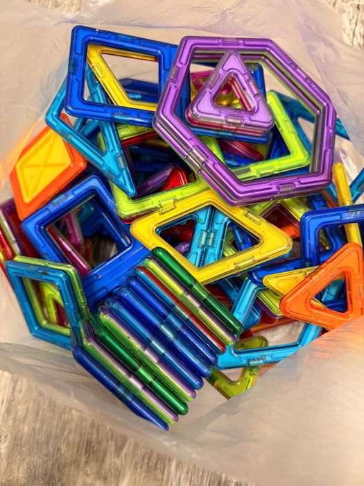 Продам магнитный конструктор Attivio 110 деталий