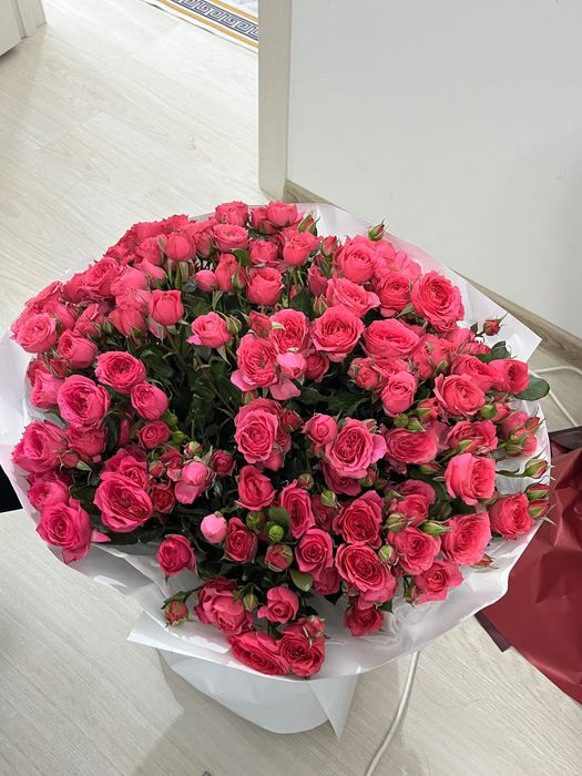 Большой букет спрей роз