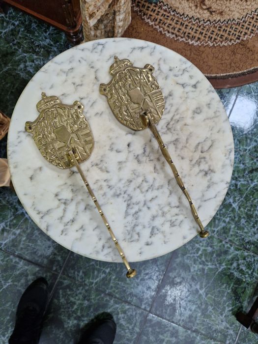 Чифт прекрасни антикварни английски бронзови стенни закачалки