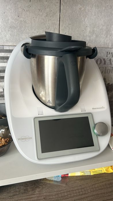 Thermomix TM6 + 2 boluri + toate accesoriile incluse si geanta de transport