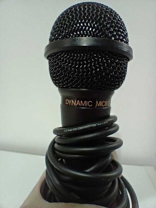 Microfon Dinamic AKAI ADM-88 – Ideal pentru Karaoke, Podcast sau Evenimente