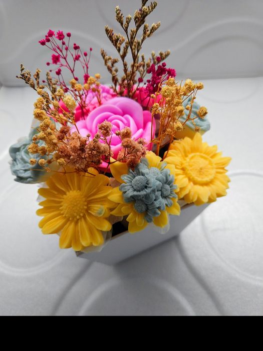 Вечен ,ароматен букет от соев восък,ръчно изработен.