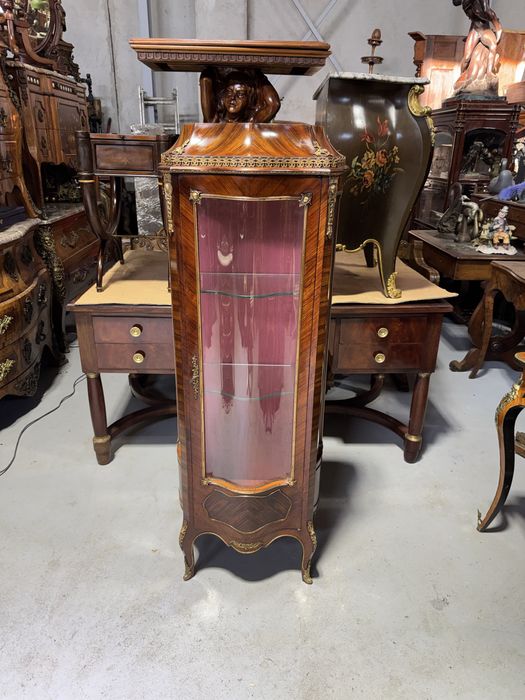 Vitrina din lemn masiv cu intarsii si elemente bronz