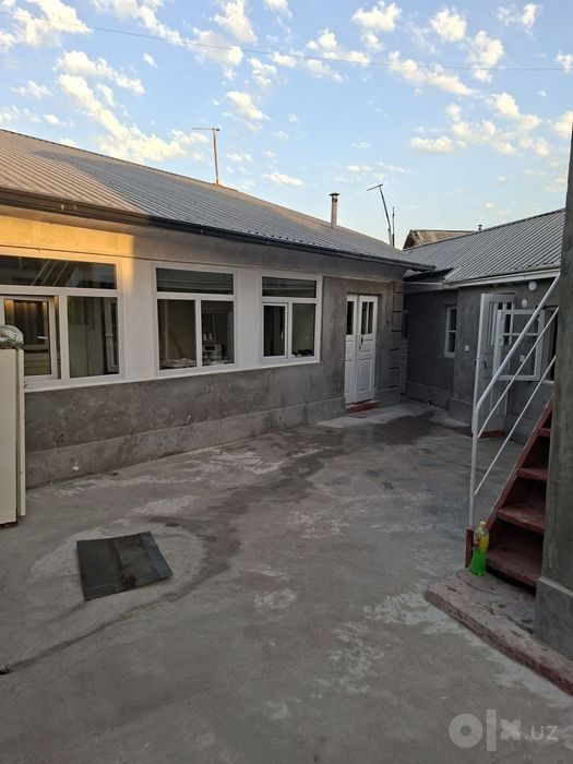 Hovli sotiladi srochna