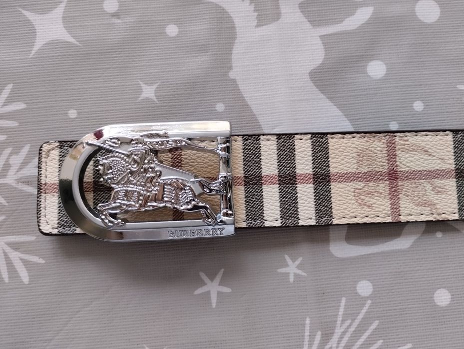 Curea Burberry Nouă