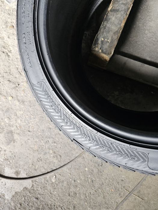 2 anvelope iarna 295 35 18 Nokian 7.6mm