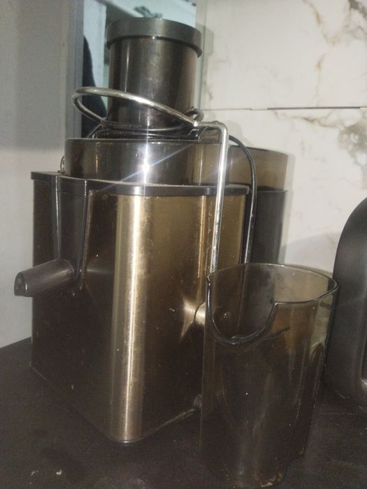 Продам соковыжималку