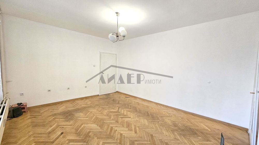 Продава се Тристаен апартамент в Пловдив, Кършияка - 88 кв.м за 1898 €/кв.м - Снимка #2