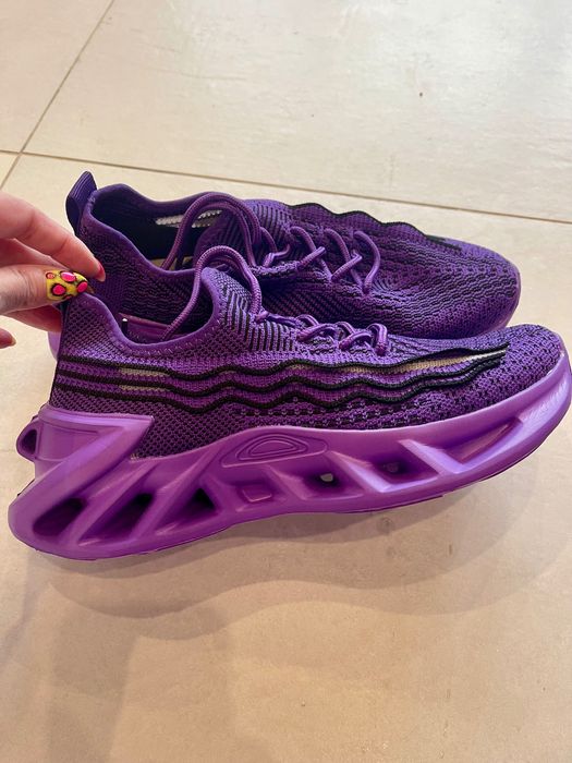 Страхотни лилави маратонки 40-41 номер