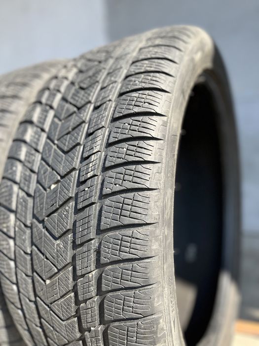 2 бр. зимни гуми 275/40/22 Pirelli DOT 3515 5-5,5 mm