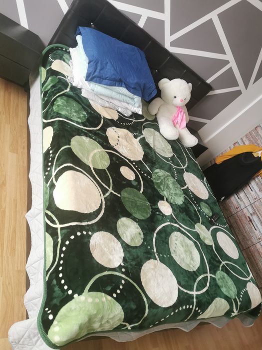Vând pat cu saltea