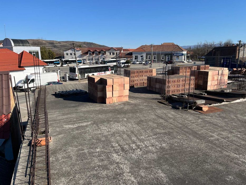 Constructie nefinalizata 445mp : spatii comerciale/birouri/locuinta