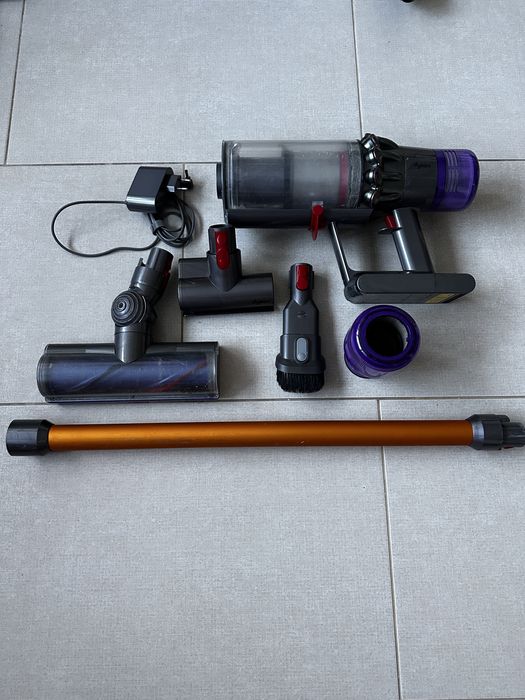 Прахосмукачка Dyson v11