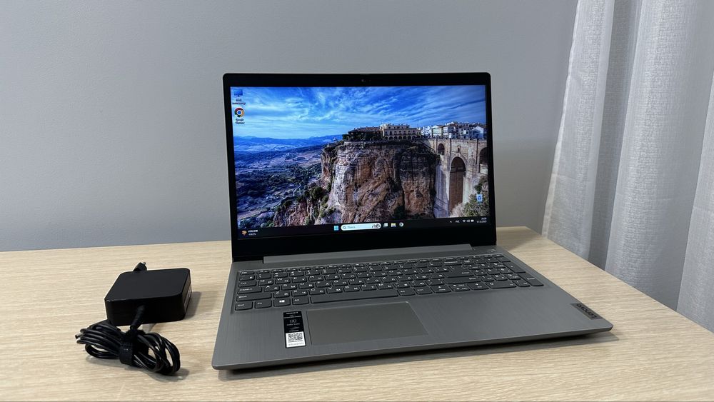Ноутбук Lenovo Core i3 10th/8GB/512GB SSD