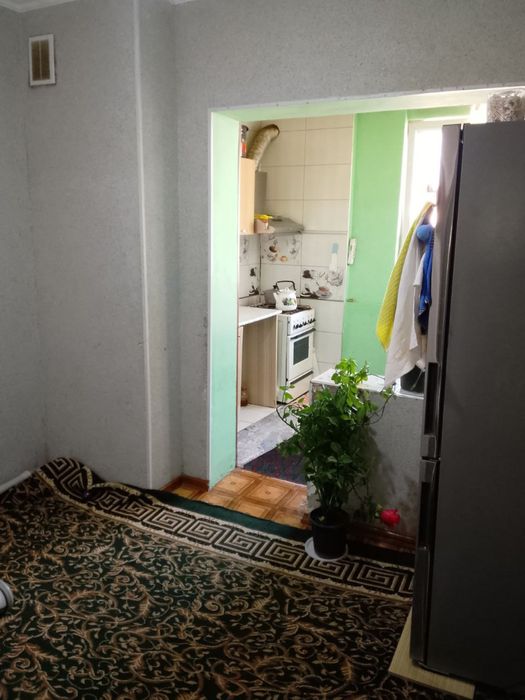 Srochno sotiladi sergelida 3 xona 77 kv uy