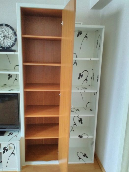 Oferta! MOBEXPERT Biblioteca f chic,f practica si eleganta, pal cires