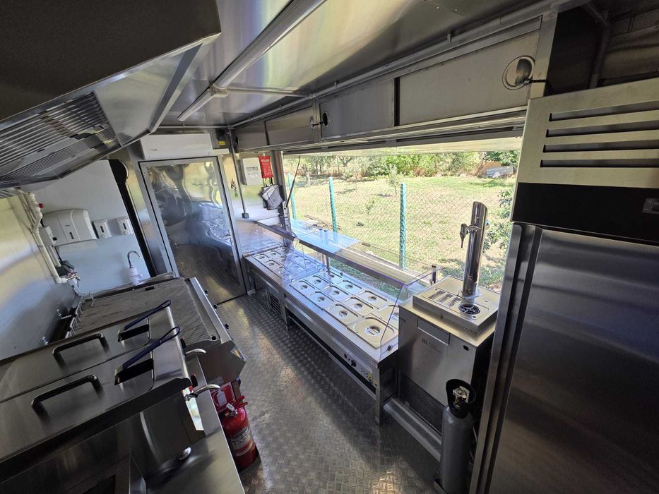 FOODTRUCK GRILL AFACERE LA CHEIE / Echipamente noi si profesionale