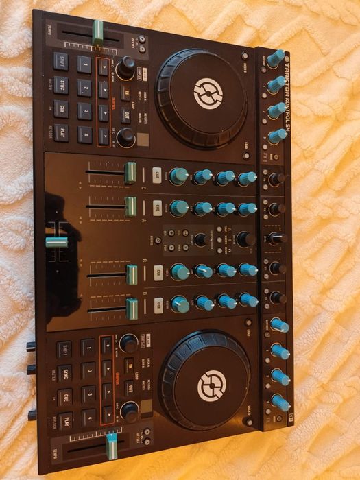 TRAKTOR S4 MK1 DJ контролер