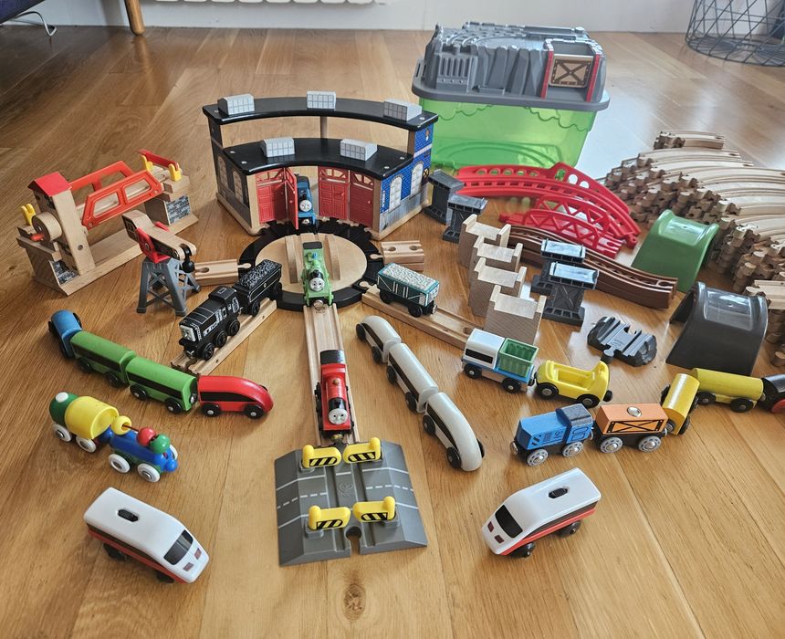Дървено влакче Голям сет Томас Brio, Hape