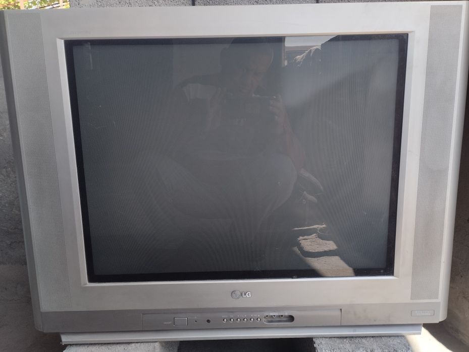 Телевизор LG продам
