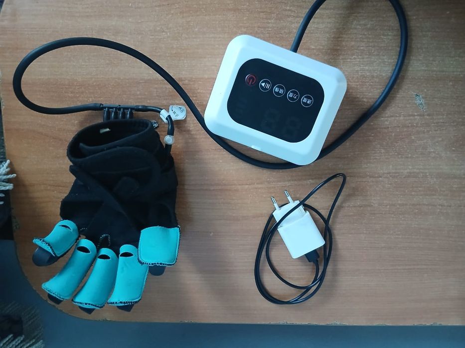 Робот перчатка для левой руки