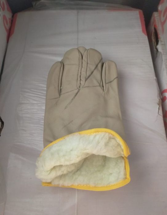 Продам перчатки краги