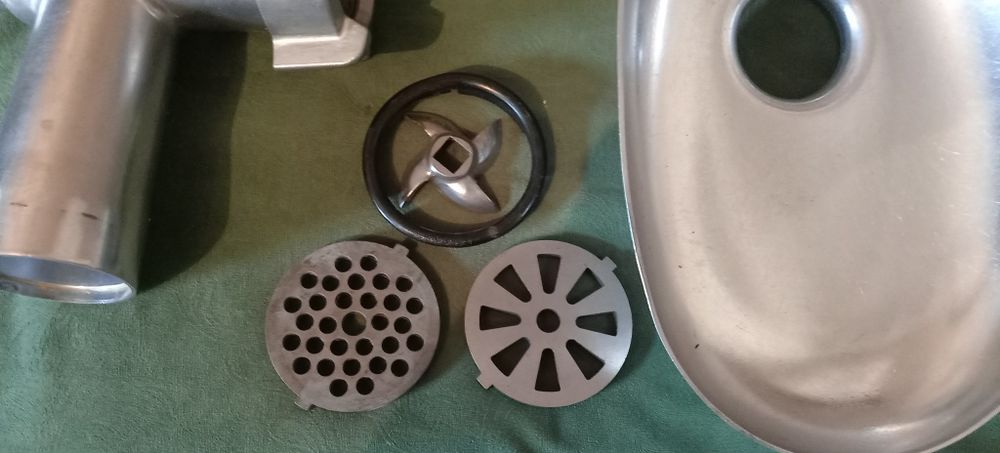 Электрическая мясорубка для дома