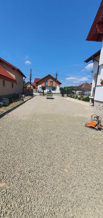 Lucrări cu  excavator , transport agregate , pavaje , betoane, garduri
