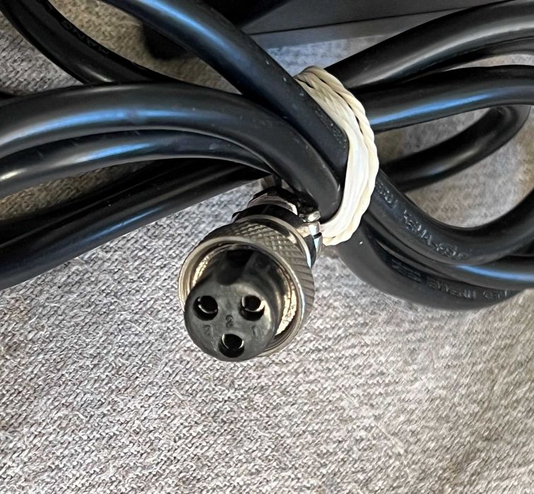 Incarcator baterie Li-ion de 54,6V 2A pentru pachetul de baterii 13S