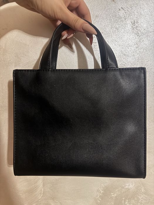 Оригинална дамска чанта Guess +оригиначен колан Guess – като нова