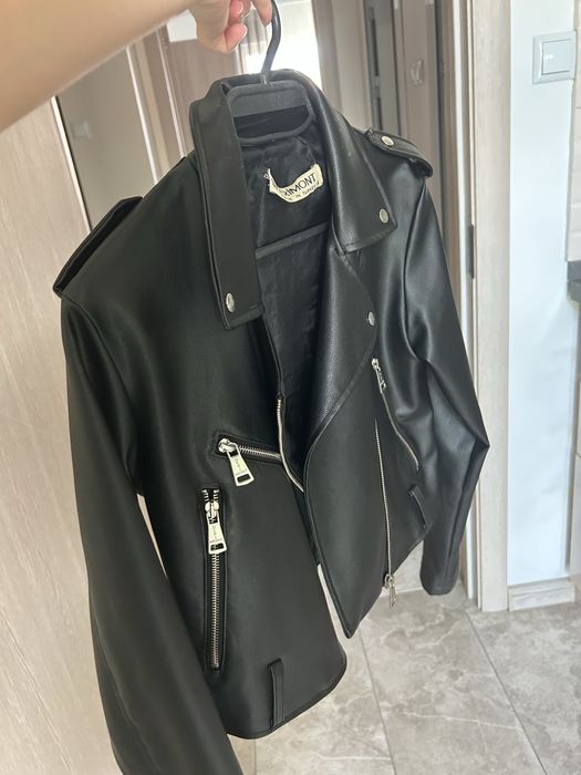 Черно кожено яке